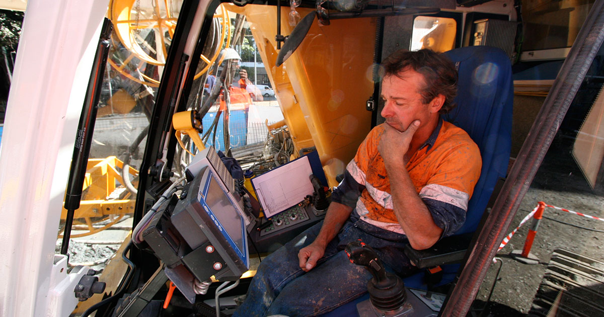 Cutter operator - controlling the Trench Cutter in real time